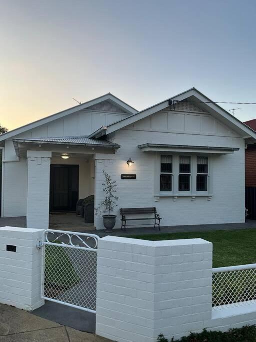 Charming Central Cottage In Wagga Wagga Kültér fotó